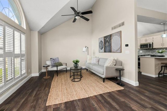 936 SE 14th Terrace, Lee's Summit, MO 64081