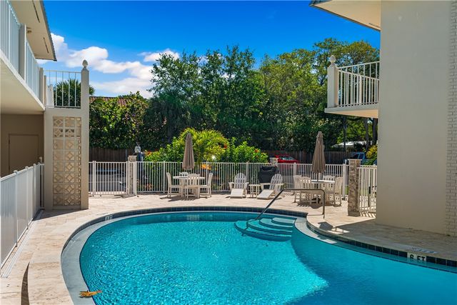 900 Jasmine Lane 203A, Vero Beach, FL 32963