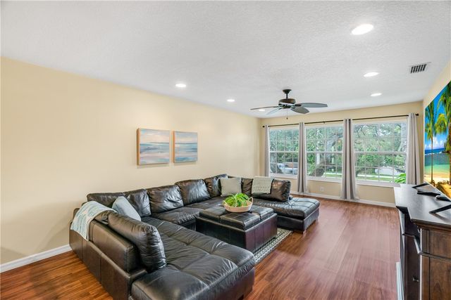 900 Jasmine Lane 203A, Vero Beach, FL 32963