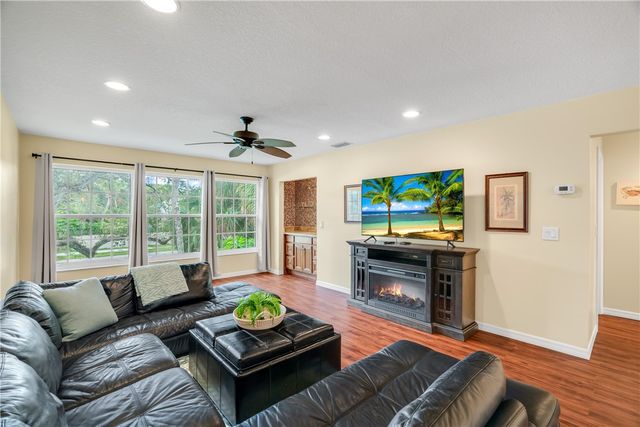 900 Jasmine Lane 203A, Vero Beach, FL 32963