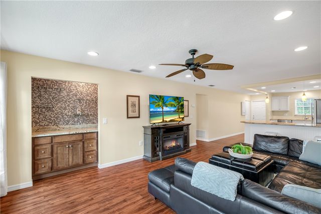 900 Jasmine Lane 203A, Vero Beach, FL 32963