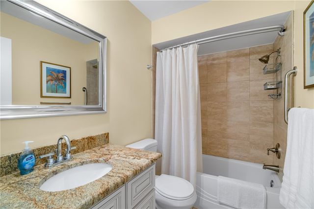 900 Jasmine Lane 203A, Vero Beach, FL 32963