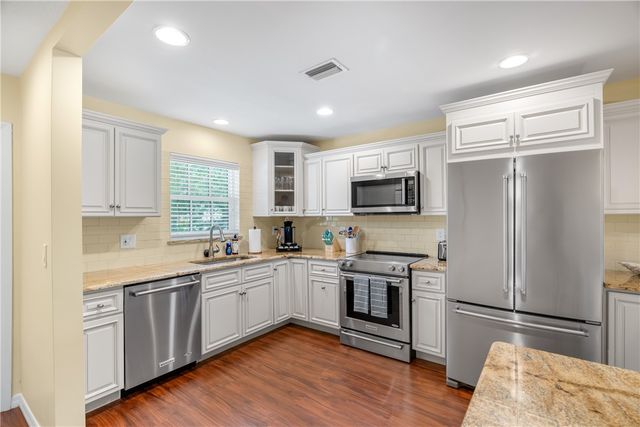 900 Jasmine Lane 203A, Vero Beach, FL 32963