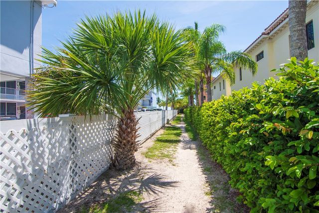 900 Jasmine Lane 203A, Vero Beach, FL 32963