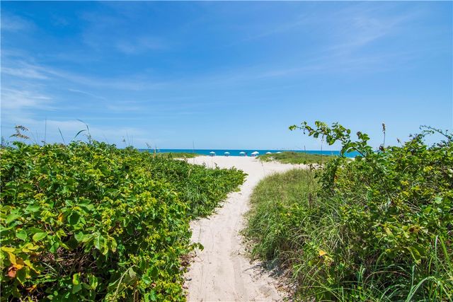 900 Jasmine Lane 203A, Vero Beach, FL 32963