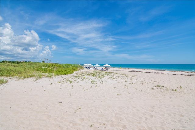 900 Jasmine Lane 203A, Vero Beach, FL 32963