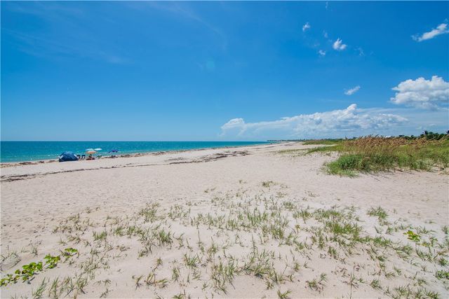 900 Jasmine Lane 203A, Vero Beach, FL 32963