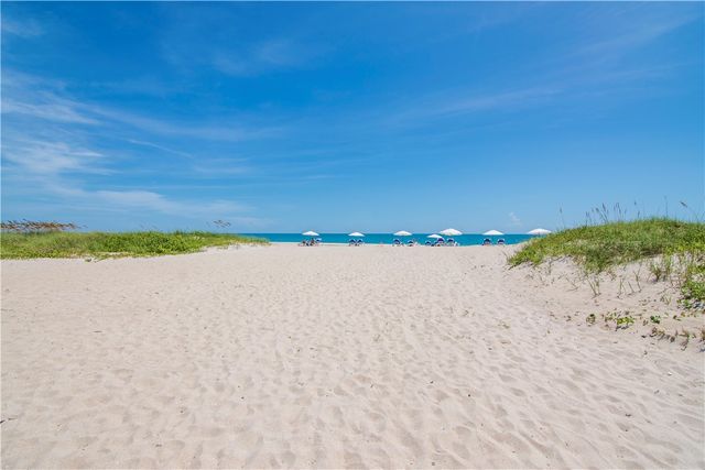 900 Jasmine Lane 203A, Vero Beach, FL 32963
