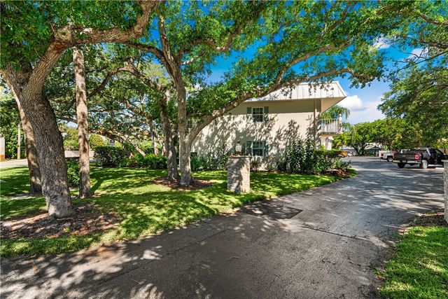 900 Jasmine Lane 203A, Vero Beach, FL 32963