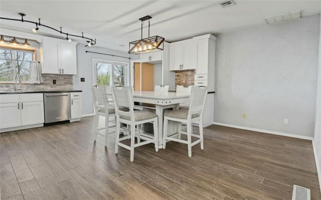 510 2nd Avenue, Gravette, AR 72736