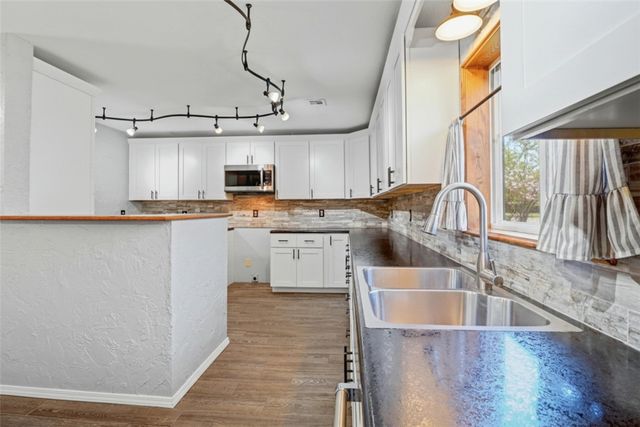 510 2nd Avenue, Gravette, AR 72736