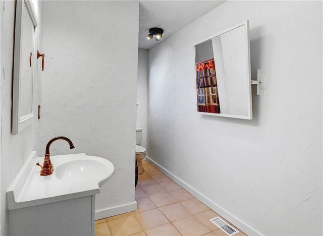 510 2nd Avenue, Gravette, AR 72736