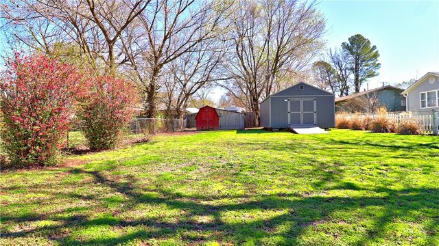 510 2nd Avenue, Gravette, AR 72736