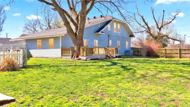 510 2nd Avenue, Gravette, AR 72736