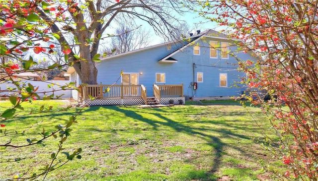 510 2nd Avenue, Gravette, AR 72736