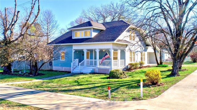 510 2nd Avenue, Gravette, AR 72736