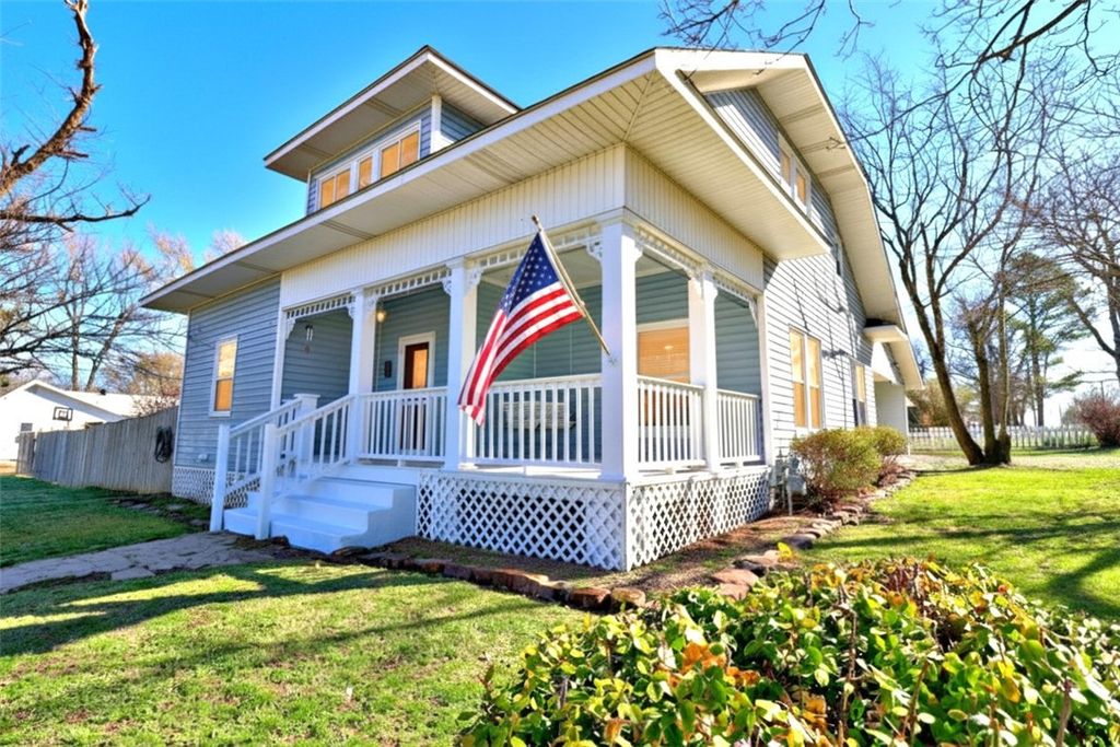 510 2nd Avenue, Gravette, AR 72736