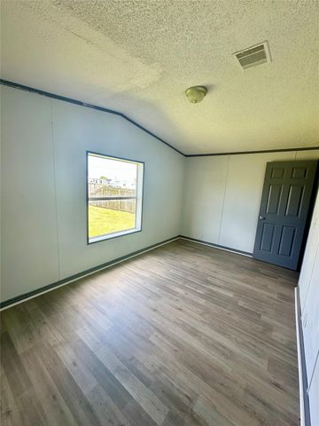 2523 Oyster Creek Bend, Oyster Creek, TX 77541
