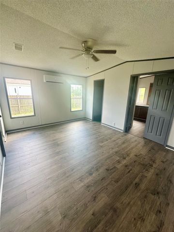 2523 Oyster Creek Bend, Oyster Creek, TX 77541