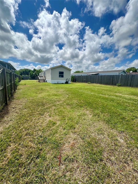 2523 Oyster Creek Bend, Oyster Creek, TX 77541