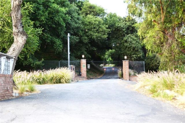 946 N Glendora Ave, Glendora, CA 91741