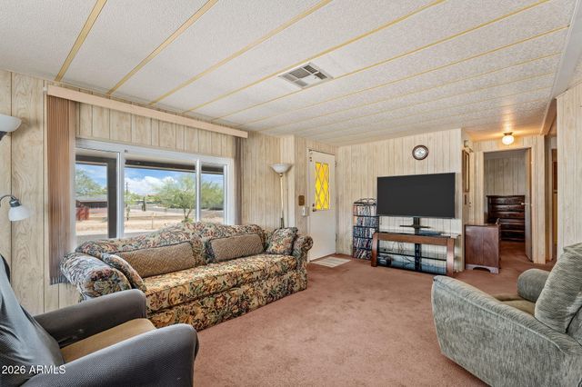 2045 W SMOKETREE Drive, Wickenburg, AZ 85390