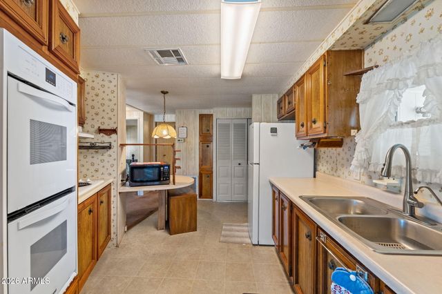 2045 W SMOKETREE Drive, Wickenburg, AZ 85390