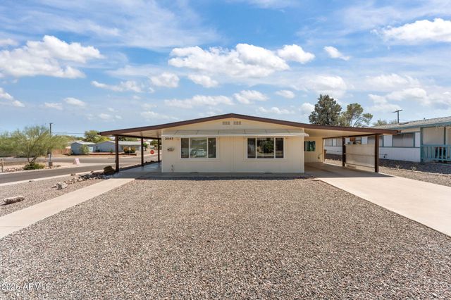 2045 W SMOKETREE Drive, Wickenburg, AZ 85390