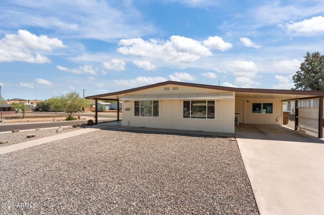 2045 W SMOKETREE Drive, Wickenburg, AZ 85390