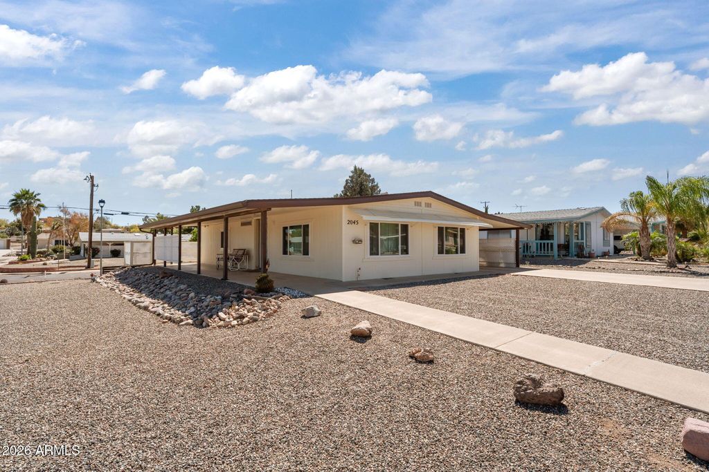 2045 W SMOKETREE Drive, Wickenburg, AZ 85390