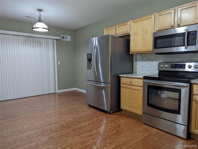 3248 Newbury Pl 11, Troy, MI 48084