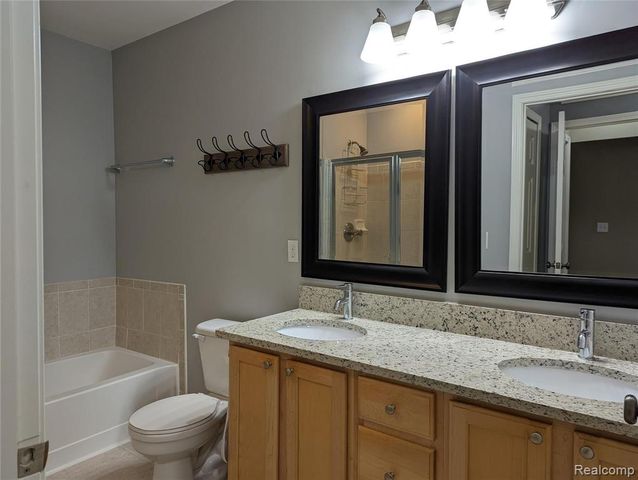 3248 Newbury Pl 11, Troy, MI 48084