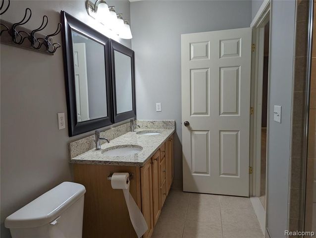 3248 Newbury Pl 11, Troy, MI 48084