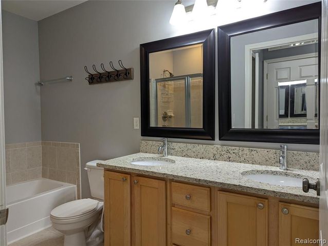 3248 Newbury Pl 11, Troy, MI 48084