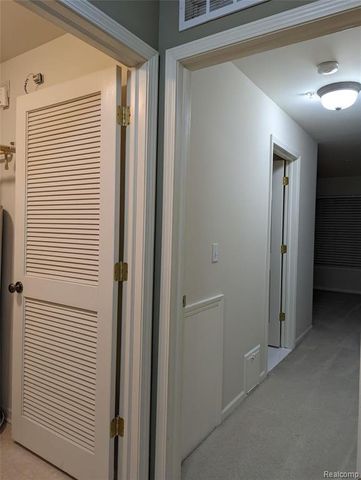 3248 Newbury Pl 11, Troy, MI 48084