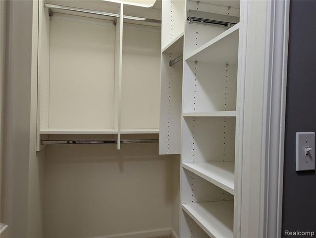 3248 Newbury Pl 11, Troy, MI 48084