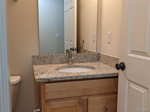 3248 Newbury Pl 11, Troy, MI 48084