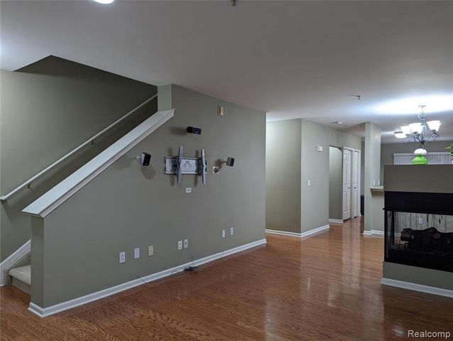 3248 Newbury Pl 11, Troy, MI 48084