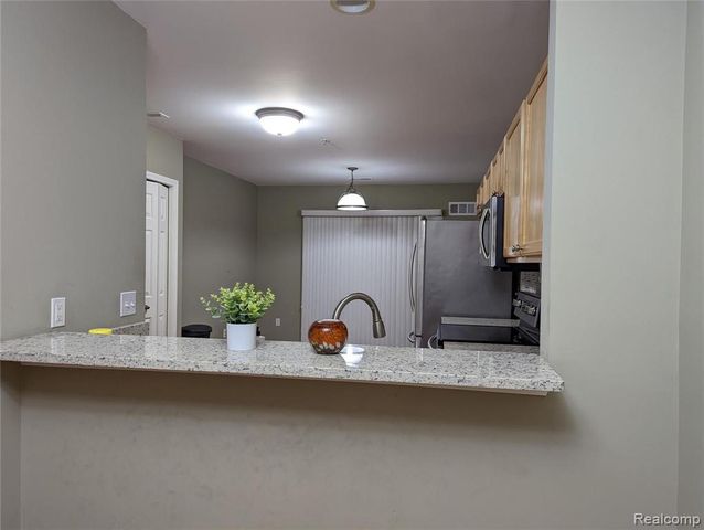 3248 Newbury Pl 11, Troy, MI 48084