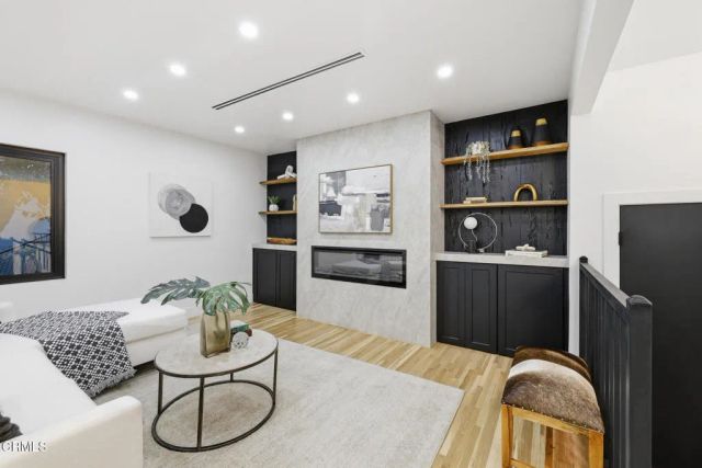 2001 Kenilworth Avenue, Los Angeles, CA 90039