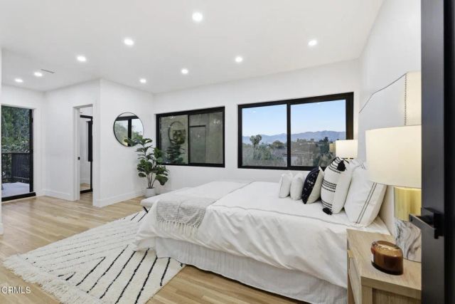 2001 Kenilworth Avenue, Los Angeles, CA 90039