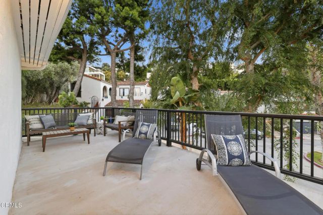 2001 Kenilworth Avenue, Los Angeles, CA 90039