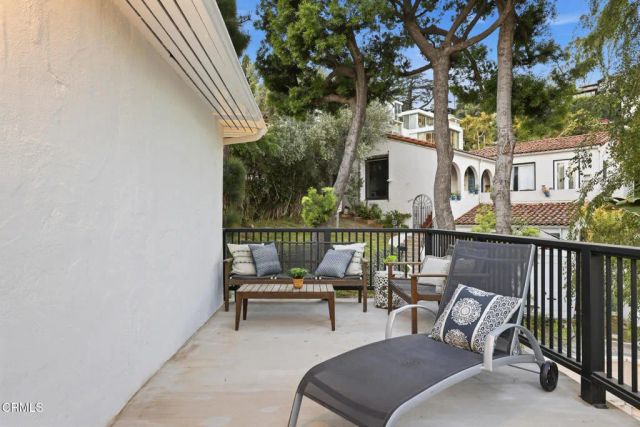 2001 Kenilworth Avenue, Los Angeles, CA 90039
