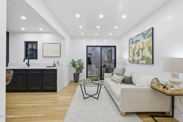 2001 Kenilworth Avenue, Los Angeles, CA 90039