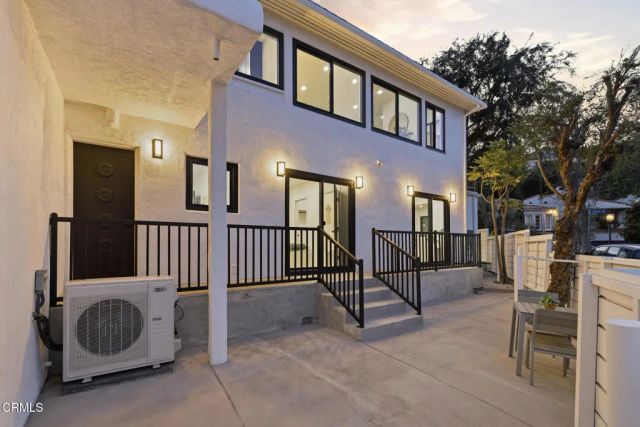 2001 Kenilworth Avenue, Los Angeles, CA 90039
