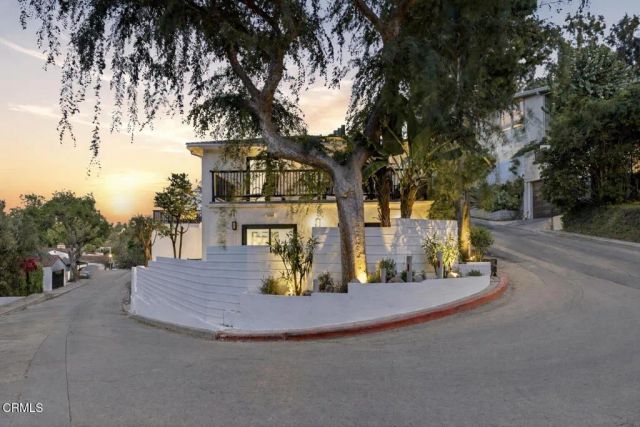 2001 Kenilworth Avenue, Los Angeles, CA 90039