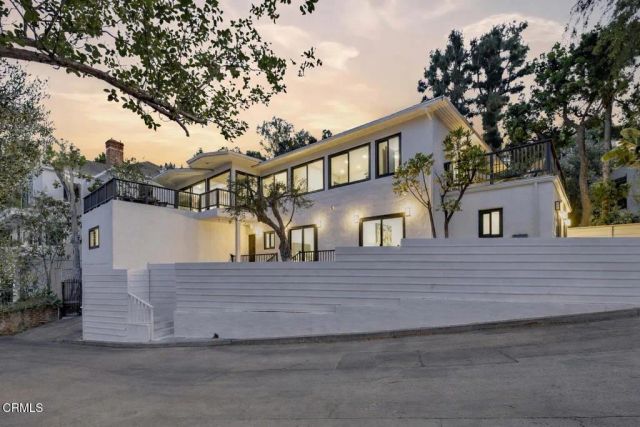 2001 Kenilworth Avenue, Los Angeles, CA 90039