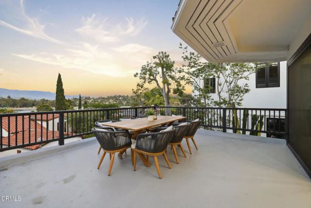 2001 Kenilworth Avenue, Los Angeles, CA 90039
