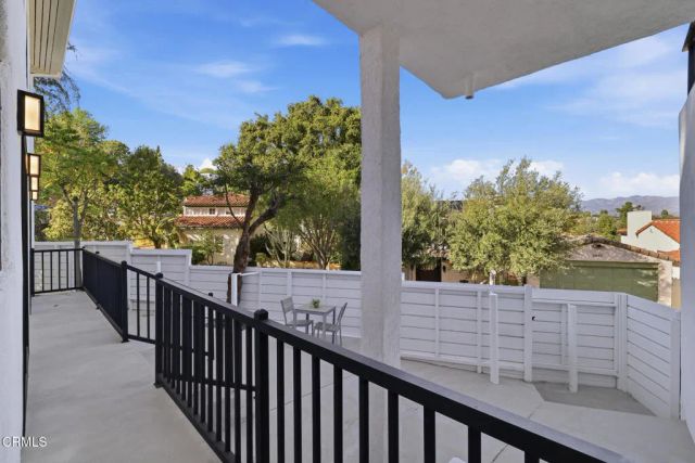 2001 Kenilworth Avenue, Los Angeles, CA 90039
