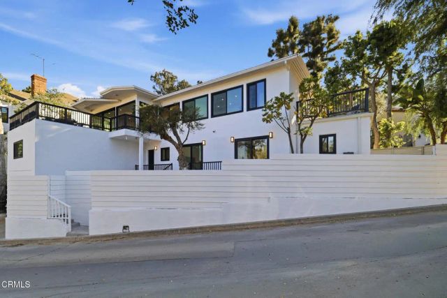 2001 Kenilworth Avenue, Los Angeles, CA 90039